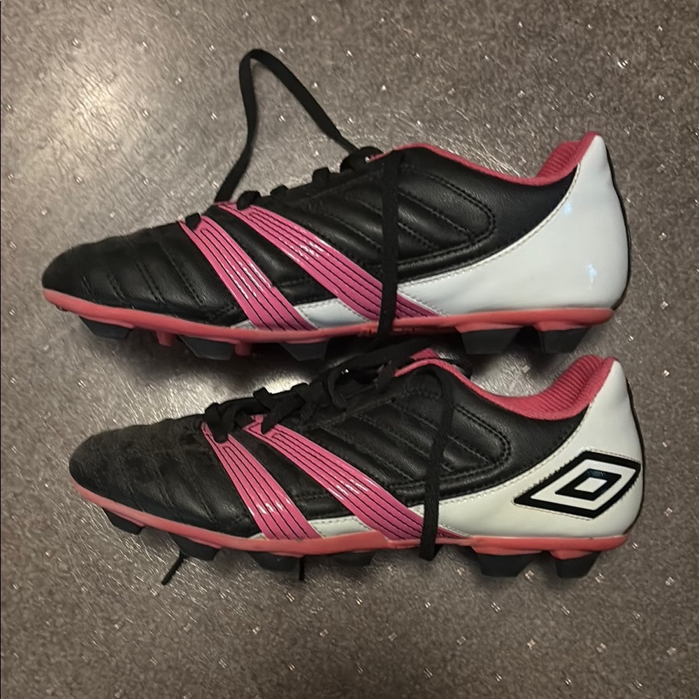 Umbro Black and Pink Soccer Cleats